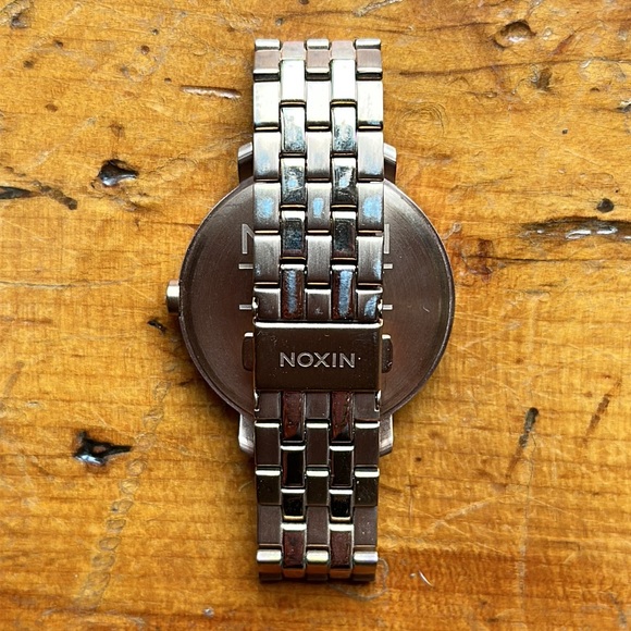 Nixon “The Arrow” Rose Gold Watch - Picture 5 of 6